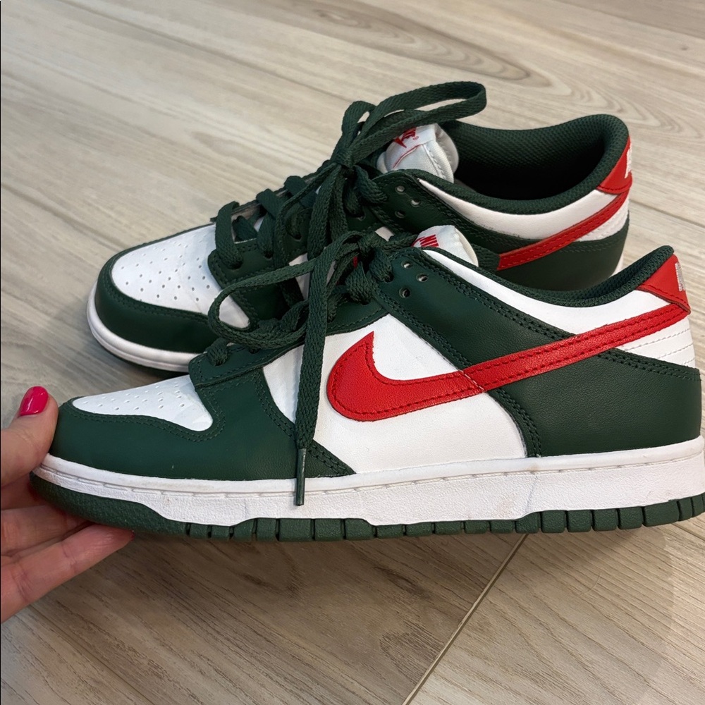 Nike dunks - dark green with red - Picture 2 of 5